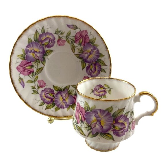Vintage Staffordshire Fine Bone China 'Sweet Pea' April Flower Tea Cup & Saucer - Picture 1 of 9